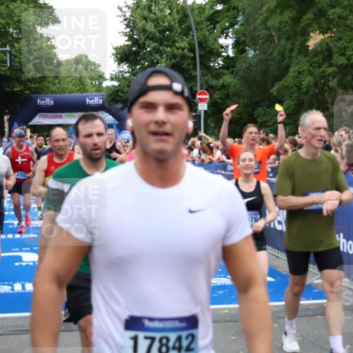 29.06.2025 - hella hamburg halbmarathon Zöllner http://msf.ph/oto/8237016 29.06.2025 10:55:14 Ziel 1549, 1628, 2119, 2448, 3041, 3945, 4903, 6355, 6891, 8973, 9361, 9380, 10188, 10191, 10192, 10582, 11747, 11976, 12248, 12961, 14834, 15854, 16108, 16521, 16630, 18031, 18966 meine-sportfotos.de