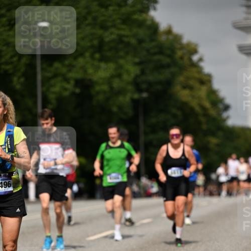 29.06.2025 - hella hamburg halbmarathon Dr. Thomas Lammeyer http://msf.ph/oto/8237022 29.06.2025 10:13:48 Kennedybrücke 1573, 1838, 3921, 5511, 7042, 7187, 7333, 7636, 8219, 8890, 9366, 9434, 9674, 9781, 10036, 10943, 11027 meine-sportfotos.de