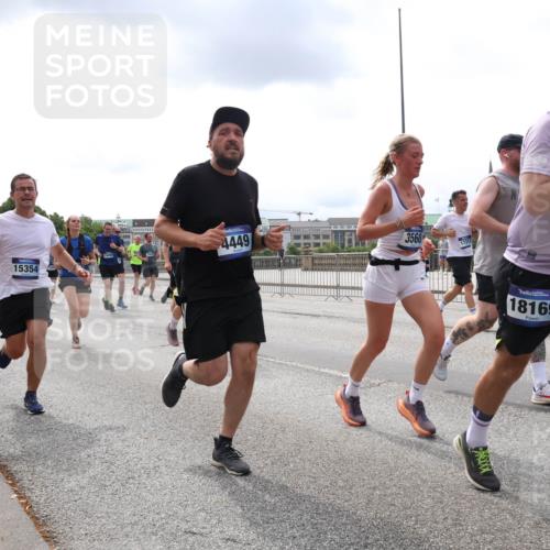 29.06.2025 - hella hamburg halbmarathon Lena Gebhardt http://msf.ph/oto/8237036 29.06.2025 10:33:43 Lombardsbrücke 1189, 1275, 1417, 1764, 1896, 1995, 2342, 2482, 2776, 2838, 3170, 3264, 3340, 3341, 3345, 3560, 3812, 4164, 4361, 4433, 4445, 4449, 4479, 4696, 4942, 5075, 5096, 5141, 5557, 5561, 5566, 5569, 5584, 5691, 5821, 5822, 5887, 6109, 6364, 6515, 6516, 6854, 6956, 6999, 7027, 7565, 7653, 7705, 8021, 8157, 8202, 8282, 8375, 8377, 8383, 8401, 8891, 9094, 9234, 9258, 9438, 9591, 9592, 9750, 9780, 9799, 9875, 9995, 10007, 10071, 10561, 11811, 11826 meine-sportfotos.de