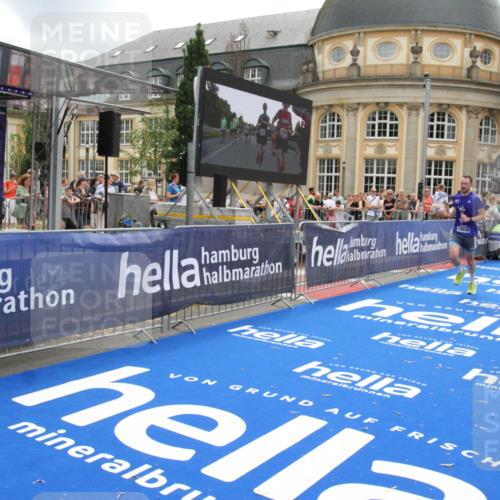 29.06.2025 - hella hamburg halbmarathon Michael Strokosch http://msf.ph/oto/8237040 29.06.2025 10:47:55 Ziel 2340, 6836, 8564, 11961, 14383, 14730, 15333, 17451, 18356, 18836 meine-sportfotos.de