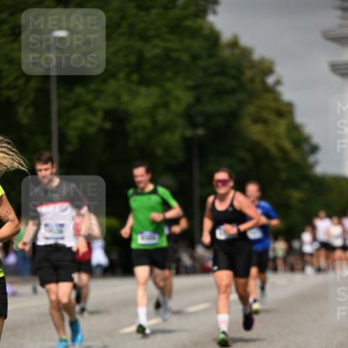 29.06.2025 - hella hamburg halbmarathon Dr. Thomas Lammeyer http://msf.ph/oto/8237067 29.06.2025 10:13:48 Kennedybrücke 1573, 1838, 3921, 5511, 7042, 7187, 7333, 7636, 8219, 8890, 9366, 9434, 9674, 9781, 10036, 10943, 11027 meine-sportfotos.de