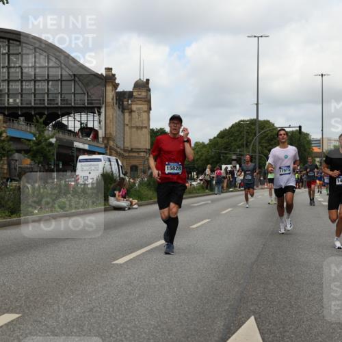 29.06.2025 - hella hamburg halbmarathon Yannick Fuchs http://msf.ph/oto/8237069 29.06.2025 10:34:35 20KM 1358, 1603, 1975, 2573, 2826, 3547, 3626, 4381, 4398, 4766, 4888, 5375, 5409, 6149, 6152, 6649, 7109, 7495, 7622, 8346, 8467, 8574, 8933, 9294, 11714, 11806, 12046, 12091, 13190, 14077, 14699, 15421, 15813, 15828, 16580, 16761, 17245, 17792, 17916, 17973, 18013, 18979 meine-sportfotos.de