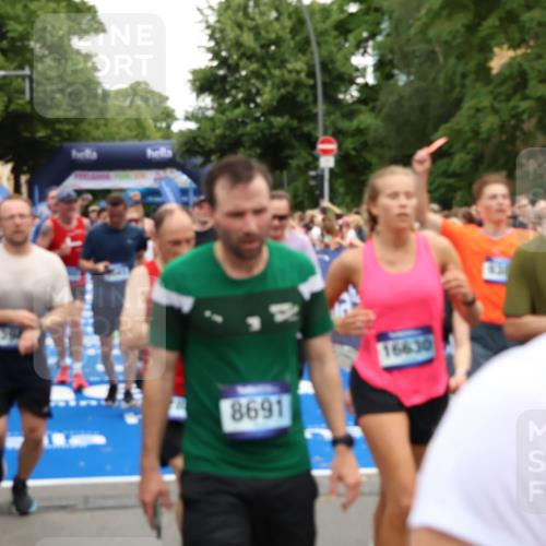 29.06.2025 - hella hamburg halbmarathon Zöllner http://msf.ph/oto/8237080 29.06.2025 10:55:15 Ziel 1549, 1628, 2119, 2448, 3041, 3945, 4903, 6355, 6891, 8973, 9361, 9380, 10188, 10191, 10192, 10582, 11747, 12248, 12961, 14834, 15854, 16108, 16521, 16630, 18031, 18966 meine-sportfotos.de