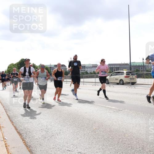 29.06.2025 - hella hamburg halbmarathon Lena Gebhardt http://msf.ph/oto/8237094 29.06.2025 10:45:14 Lombardsbrücke 1024, 1273, 1629, 1685, 1713, 1798, 1924, 2007, 2216, 2217, 2779, 3160, 3164, 3357, 3377, 3570, 3879, 3993, 4099, 4102, 4186, 4275, 4306, 4337, 4504, 4820, 4851, 5099, 5108, 5190, 5339, 5636, 5949, 6150, 6509, 6763, 6788, 6841, 6888, 6911, 6922, 6980, 7283, 7530, 7541, 7699, 7859, 7912, 8582, 8594, 8605, 8762, 8907, 9036, 9084, 9085, 9620, 10030, 10182, 10225, 10562, 10566, 10668, 10707, 11272, 11314, 12198, 12318, 12332, 12334, 12394, 13039, 13261 meine-sportfotos.de