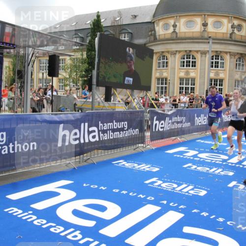 29.06.2025 - hella hamburg halbmarathon Michael Strokosch http://msf.ph/oto/8237105 29.06.2025 10:47:55 Ziel 2340, 6836, 8564, 11961, 14383, 14730, 15333, 17451, 18356, 18836 meine-sportfotos.de