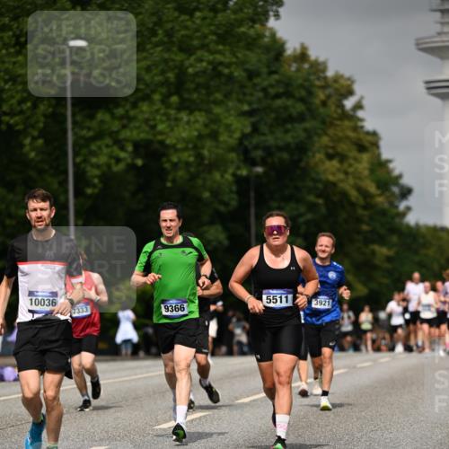 29.06.2025 - hella hamburg halbmarathon Dr. Thomas Lammeyer http://msf.ph/oto/8237121 29.06.2025 10:13:49 Kennedybrücke 1573, 1838, 3921, 5511, 7042, 7187, 7333, 7636, 8219, 8890, 9366, 9434, 9674, 9781, 10036, 10943, 11027 meine-sportfotos.de