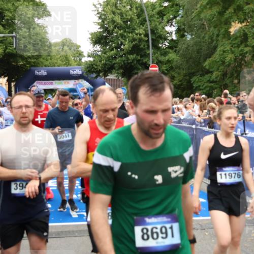 29.06.2025 - hella hamburg halbmarathon Zöllner http://msf.ph/oto/8237157 29.06.2025 10:55:16 Ziel 1549, 1628, 2119, 2448, 3041, 3945, 4903, 6355, 6891, 8973, 9361, 10188, 10191, 10192, 10263, 10582, 11747, 12248, 12961, 14834, 15854, 16108, 16521, 18031, 18966 meine-sportfotos.de