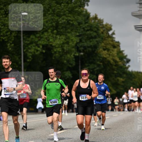 29.06.2025 - hella hamburg halbmarathon Dr. Thomas Lammeyer http://msf.ph/oto/8237162 29.06.2025 10:13:49 Kennedybrücke 1573, 1838, 3921, 5511, 7042, 7187, 7333, 7636, 8219, 8890, 9366, 9434, 9674, 9781, 10036, 10943, 11027 meine-sportfotos.de