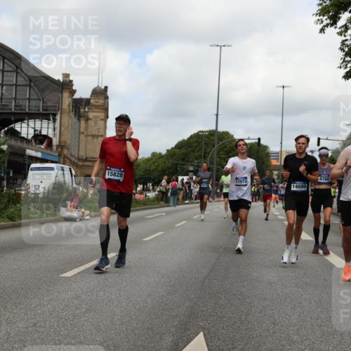 29.06.2025 - hella hamburg halbmarathon Yannick Fuchs http://msf.ph/oto/8237194 29.06.2025 10:34:35 20KM 1358, 1603, 1975, 2573, 2826, 3547, 3626, 4381, 4398, 4766, 4888, 5375, 5409, 6149, 6152, 6649, 7109, 7495, 7622, 8346, 8467, 8574, 8933, 9294, 11714, 11806, 12046, 12091, 13190, 14077, 14699, 15421, 15813, 15828, 16580, 16761, 17245, 17792, 17916, 17973, 18013, 18979 meine-sportfotos.de