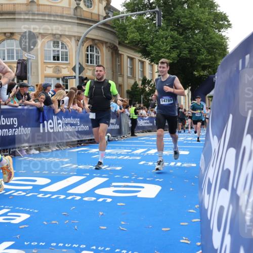 29.06.2025 - hella hamburg halbmarathon Strokosch-Dieckow http://msf.ph/oto/8237203 29.06.2025 10:35:20 Ziel 1889, 4050, 4944, 7867, 10771, 10877, 11898, 12514, 13798, 14789, 15390, 15701, 15773, 15931, 15959, 16811 meine-sportfotos.de