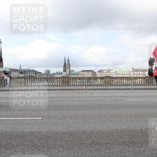 29.06.2025 - hella hamburg halbmarathon Lena Gebhardt http://msf.ph/oto/8237225 29.06.2025 09:02:01 Lombardsbrücke  meine-sportfotos.de