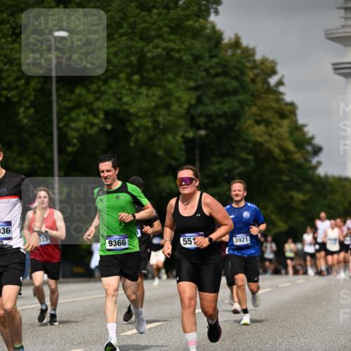 29.06.2025 - hella hamburg halbmarathon Dr. Thomas Lammeyer http://msf.ph/oto/8237236 29.06.2025 10:13:49 Kennedybrücke 1573, 1838, 3921, 5511, 7042, 7187, 7333, 7636, 8219, 8890, 9366, 9434, 9674, 9781, 10036, 10943, 11027 meine-sportfotos.de