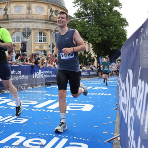 29.06.2025 - hella hamburg halbmarathon Strokosch-Dieckow http://msf.ph/oto/8237251 29.06.2025 10:35:21 Ziel 1889, 4050, 4944, 7867, 10771, 10877, 11898, 12514, 13798, 14789, 15390, 15701, 15773, 15931, 15959, 16811, 19022 meine-sportfotos.de
