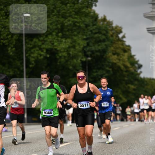 29.06.2025 - hella hamburg halbmarathon Dr. Thomas Lammeyer http://msf.ph/oto/8237261 29.06.2025 10:13:49 Kennedybrücke 1573, 1838, 3921, 5511, 7042, 7187, 7333, 7636, 8219, 8890, 9366, 9434, 9674, 9781, 10036, 10943, 11027 meine-sportfotos.de