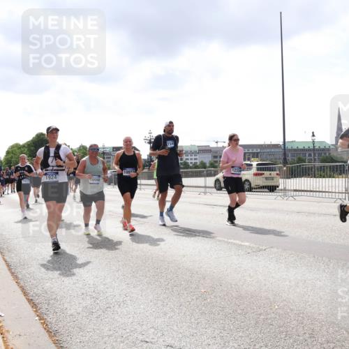 29.06.2025 - hella hamburg halbmarathon Lena Gebhardt http://msf.ph/oto/8237276 29.06.2025 10:45:14 Lombardsbrücke 1024, 1273, 1629, 1685, 1713, 1798, 1924, 2007, 2216, 2217, 2779, 3160, 3164, 3357, 3377, 3570, 3879, 3993, 4099, 4102, 4186, 4275, 4306, 4337, 4504, 4820, 4851, 5099, 5108, 5190, 5339, 5636, 5949, 6150, 6509, 6763, 6788, 6841, 6888, 6911, 6922, 6980, 7283, 7530, 7541, 7699, 7859, 7912, 8582, 8594, 8605, 8762, 8907, 9036, 9084, 9085, 9620, 10030, 10182, 10225, 10562, 10566, 10668, 10707, 11272, 11314, 12198, 12318, 12332, 12334, 12394, 13039, 13261 meine-sportfotos.de