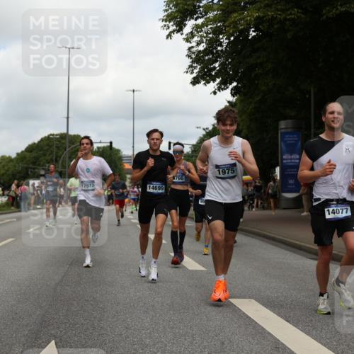 29.06.2025 - hella hamburg halbmarathon Yannick Fuchs http://msf.ph/oto/8237294 29.06.2025 10:34:35 20KM 1358, 1603, 1975, 2573, 2826, 3547, 3626, 4381, 4398, 4766, 4888, 5375, 5409, 6149, 6152, 6649, 7109, 7495, 7622, 8346, 8467, 8574, 8933, 9294, 11714, 11806, 12046, 12091, 13190, 14077, 14699, 15421, 15813, 15828, 16580, 16761, 17245, 17792, 17916, 17973, 18013, 18979 meine-sportfotos.de