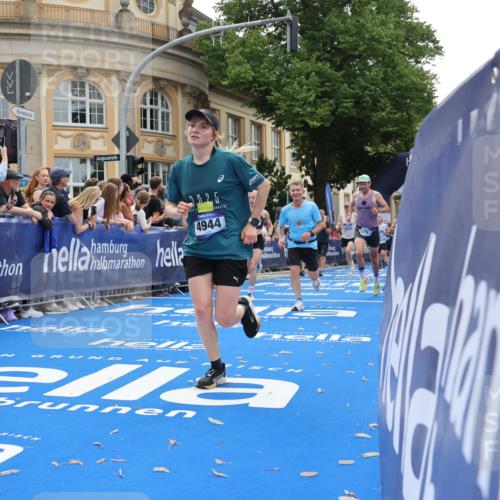 29.06.2025 - hella hamburg halbmarathon Strokosch-Dieckow http://msf.ph/oto/8237296 29.06.2025 10:35:23 Ziel 1344, 1889, 4050, 4944, 10771, 10877, 11898, 13798, 14789, 15390, 15701, 15773, 15931, 15959, 16811, 19022 meine-sportfotos.de