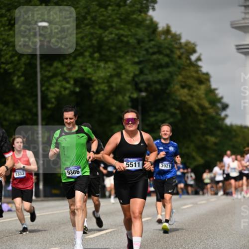29.06.2025 - hella hamburg halbmarathon Dr. Thomas Lammeyer http://msf.ph/oto/8237306 29.06.2025 10:13:49 Kennedybrücke 1573, 1838, 3921, 5511, 7042, 7187, 7333, 7636, 8219, 8890, 9366, 9434, 9674, 9781, 10036, 10943, 11027 meine-sportfotos.de
