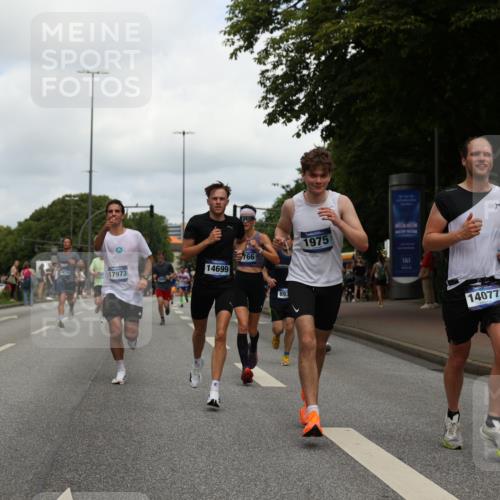 29.06.2025 - hella hamburg halbmarathon Yannick Fuchs http://msf.ph/oto/8237332 29.06.2025 10:34:35 20KM 1358, 1603, 1975, 2573, 2826, 3547, 3626, 4381, 4398, 4766, 4888, 5375, 5409, 6149, 6152, 6649, 7109, 7495, 7622, 8346, 8467, 8574, 8933, 9294, 11714, 11806, 12046, 12091, 13190, 14077, 14699, 15421, 15813, 15828, 16580, 16761, 17245, 17792, 17916, 17973, 18013, 18979 meine-sportfotos.de