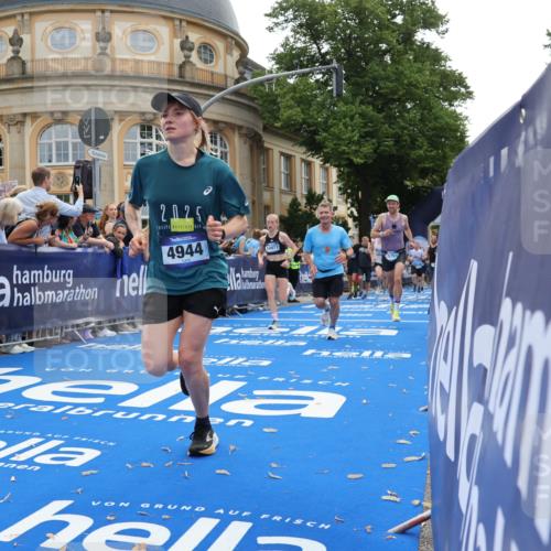 29.06.2025 - hella hamburg halbmarathon Strokosch-Dieckow http://msf.ph/oto/8237337 29.06.2025 10:35:23 Ziel 1344, 1889, 4050, 4944, 10771, 10877, 11898, 13798, 14789, 15390, 15701, 15773, 15931, 15959, 16811, 19022 meine-sportfotos.de
