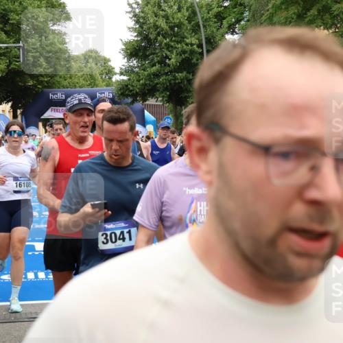 29.06.2025 - hella hamburg halbmarathon Zöllner http://msf.ph/oto/8237346 29.06.2025 10:55:18 Ziel 1549, 1628, 2119, 4903, 5643, 6723, 6891, 8973, 9361, 10188, 10263, 10582, 11184, 11747, 12248, 13470, 14834, 15854, 16108, 16521, 18031, 18380, 18531, 18966 meine-sportfotos.de