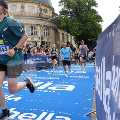 29.06.2025 - hella hamburg halbmarathon Strokosch-Dieckow http://msf.ph/oto/8237369 29.06.2025 10:35:24 Ziel 1344, 1889, 4050, 4944, 10771, 10877, 11898, 13798, 14789, 15390, 15701, 15773, 15931, 15959, 16695, 16811, 19022 meine-sportfotos.de