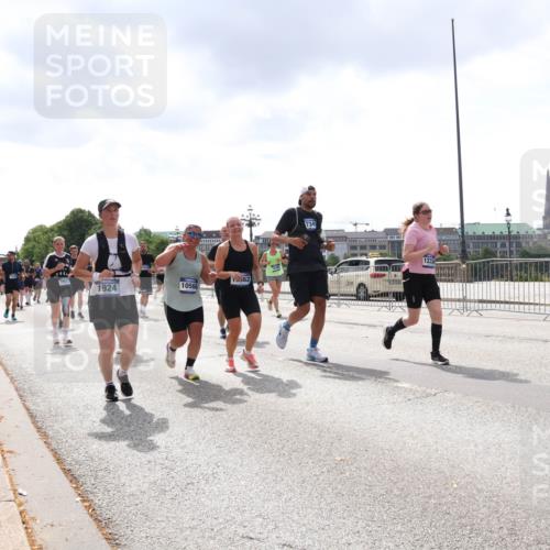 29.06.2025 - hella hamburg halbmarathon Lena Gebhardt http://msf.ph/oto/8237375 29.06.2025 10:45:14 Lombardsbrücke 1024, 1273, 1629, 1685, 1713, 1798, 1924, 2007, 2216, 2217, 2779, 3160, 3164, 3357, 3377, 3570, 3879, 3993, 4099, 4102, 4186, 4275, 4306, 4337, 4504, 4820, 4851, 5099, 5108, 5190, 5339, 5636, 5949, 6150, 6509, 6763, 6788, 6841, 6888, 6911, 6922, 6980, 7283, 7530, 7541, 7699, 7859, 7912, 8582, 8594, 8605, 8762, 8907, 9036, 9084, 9085, 9620, 10030, 10182, 10225, 10562, 10566, 10668, 10707, 11272, 11314, 12198, 12318, 12332, 12334, 12394, 13039, 13261 meine-sportfotos.de