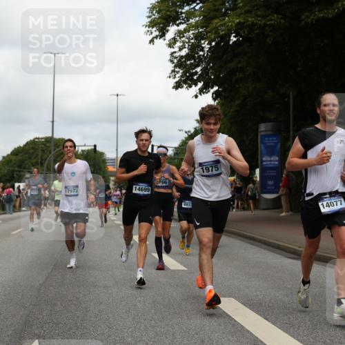 29.06.2025 - hella hamburg halbmarathon Yannick Fuchs http://msf.ph/oto/8237378 29.06.2025 10:34:35 20KM 1358, 1603, 1975, 2573, 2826, 3547, 3626, 4381, 4398, 4766, 4888, 5375, 5409, 6149, 6152, 6649, 7109, 7495, 7622, 8346, 8467, 8574, 8933, 9294, 11714, 11806, 12046, 12091, 13190, 14077, 14699, 15421, 15813, 15828, 16580, 16761, 17245, 17792, 17916, 17973, 18013, 18979 meine-sportfotos.de