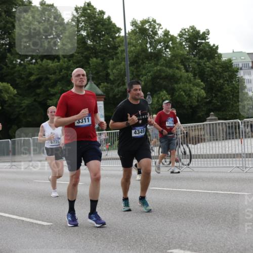 29.06.2025 - hella hamburg halbmarathon Jannik Wohlers http://msf.ph/oto/8237403 29.06.2025 10:29:02 Lombardsbrücke 1230, 1661, 3179, 3311, 3524, 4349, 4373, 6285, 6725, 7449, 7517, 7832, 8812, 9714, 10322, 10641, 10808, 10996, 11249, 11792, 11803, 11989, 12086, 12958, 13382, 14644, 16306, 16659, 16662, 16676, 17496, 17945, 18298, 18299, 18414 meine-sportfotos.de