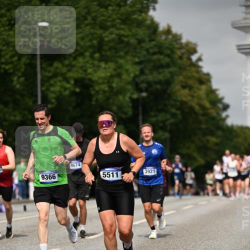 29.06.2025 - hella hamburg halbmarathon Dr. Thomas Lammeyer http://msf.ph/oto/8237406 29.06.2025 10:13:50 Kennedybrücke 1573, 1838, 3921, 5511, 7042, 7187, 7333, 7636, 8219, 8890, 9366, 9434, 9674, 9781, 10036, 10943, 11027 meine-sportfotos.de
