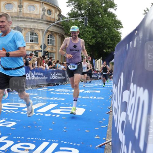 29.06.2025 - hella hamburg halbmarathon Strokosch-Dieckow http://msf.ph/oto/8237435 29.06.2025 10:35:25 Ziel 1344, 1889, 4050, 4944, 5269, 10771, 10877, 11898, 14789, 15390, 15701, 15931, 15959, 16695, 16811, 17612, 17826, 19022 meine-sportfotos.de