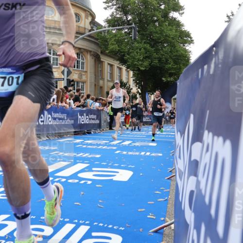 29.06.2025 - hella hamburg halbmarathon Strokosch-Dieckow http://msf.ph/oto/8237463 29.06.2025 10:35:25 Ziel 1344, 1889, 4050, 4944, 5269, 10771, 10877, 11898, 14789, 15390, 15701, 15931, 15959, 16695, 16811, 17612, 17826, 19022 meine-sportfotos.de