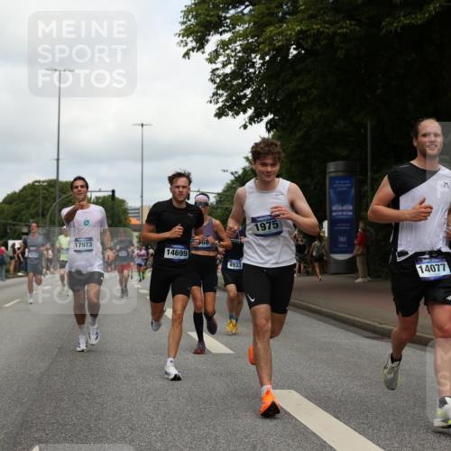 29.06.2025 - hella hamburg halbmarathon Yannick Fuchs http://msf.ph/oto/8237489 29.06.2025 10:34:36 20KM 1358, 1603, 1975, 2573, 2826, 3547, 3626, 4381, 4398, 4766, 4888, 5375, 5409, 5508, 6149, 6152, 6649, 7109, 7495, 7622, 8346, 8467, 8574, 8933, 9294, 11714, 11806, 12046, 12091, 13190, 14077, 14699, 15421, 15813, 15828, 16580, 16761, 17245, 17792, 17916, 17973, 18013, 18979 meine-sportfotos.de