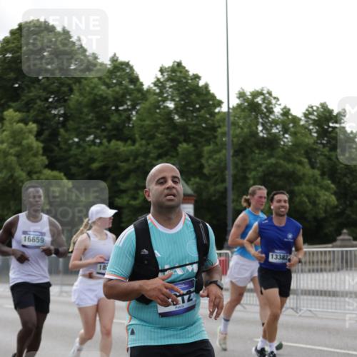 29.06.2025 - hella hamburg halbmarathon Jannik Wohlers http://msf.ph/oto/8237491 29.06.2025 10:29:05 Lombardsbrücke 1063, 1230, 1661, 3179, 3311, 3524, 4349, 6285, 6725, 7517, 7832, 8812, 9714, 10322, 10641, 10808, 10996, 11249, 11269, 11792, 11803, 12086, 13382, 14644, 16306, 16659, 16662, 16676, 17496, 17945, 18298, 18299 meine-sportfotos.de