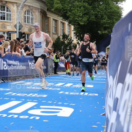 29.06.2025 - hella hamburg halbmarathon Strokosch-Dieckow http://msf.ph/oto/8237500 29.06.2025 10:35:26 Ziel 1344, 1889, 4050, 4944, 5269, 10771, 10877, 11898, 15390, 15701, 15931, 15959, 16695, 16811, 17612, 17826, 19022 meine-sportfotos.de