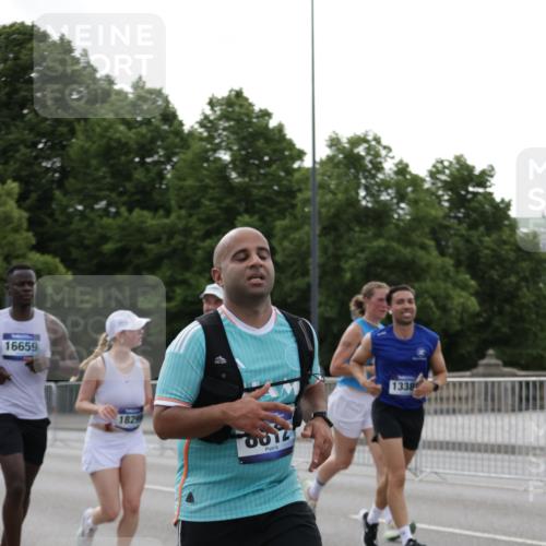 29.06.2025 - hella hamburg halbmarathon Jannik Wohlers http://msf.ph/oto/8237506 29.06.2025 10:29:05 Lombardsbrücke 1063, 1230, 1661, 3179, 3311, 3524, 4349, 6285, 6725, 7517, 7832, 8812, 9714, 10322, 10641, 10808, 10996, 11249, 11269, 11792, 11803, 12086, 13382, 14644, 16306, 16659, 16662, 16676, 17496, 17945, 18298, 18299 meine-sportfotos.de