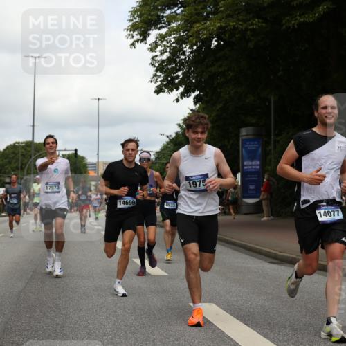 29.06.2025 - hella hamburg halbmarathon Yannick Fuchs http://msf.ph/oto/8237530 29.06.2025 10:34:36 20KM 1358, 1603, 1975, 2573, 2826, 3547, 3626, 4381, 4398, 4766, 4888, 5375, 5409, 5508, 6149, 6152, 6649, 7109, 7495, 7622, 8346, 8467, 8574, 8933, 9294, 11714, 11806, 12046, 12091, 13190, 14077, 14699, 15421, 15813, 15828, 16580, 16761, 17245, 17792, 17916, 17973, 18013, 18979 meine-sportfotos.de