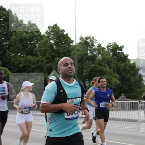 29.06.2025 - hella hamburg halbmarathon Jannik Wohlers http://msf.ph/oto/8237533 29.06.2025 10:29:05 Lombardsbrücke 1063, 1230, 1661, 3179, 3311, 3524, 4349, 6285, 6725, 7517, 7832, 8812, 9714, 10322, 10641, 10808, 10996, 11249, 11269, 11792, 11803, 12086, 13382, 14644, 16306, 16659, 16662, 16676, 17496, 17945, 18298, 18299 meine-sportfotos.de