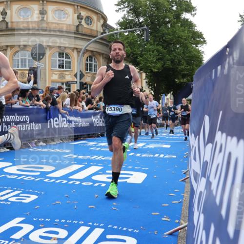 29.06.2025 - hella hamburg halbmarathon Strokosch-Dieckow http://msf.ph/oto/8237545 29.06.2025 10:35:27 Ziel 1344, 1889, 4050, 4944, 5269, 10384, 10771, 10877, 11898, 15390, 15701, 15931, 15959, 16695, 16811, 17612, 17826, 19022 meine-sportfotos.de