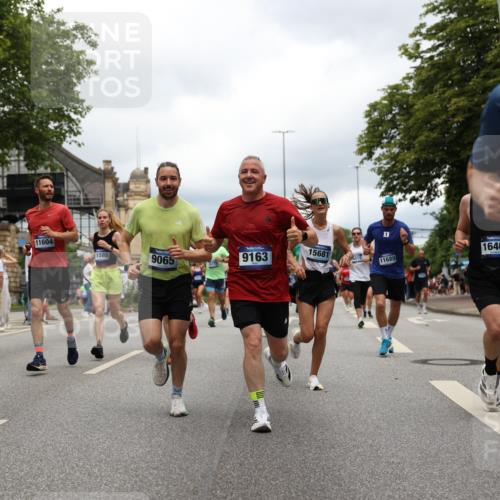 29.06.2025 - hella hamburg halbmarathon Yannick Fuchs http://msf.ph/oto/8237554 29.06.2025 10:47:11 20KM 1061, 1258, 1499, 1683, 1706, 1783, 2074, 2082, 2099, 2208, 2346, 2910, 3059, 3334, 3399, 3999, 4065, 4419, 4587, 4635, 5077, 5607, 5907, 6198, 6628, 7177, 7509, 7864, 8273, 8361, 8390, 8651, 9065, 9163, 9537, 10724, 10895, 11217, 11588, 11589, 11604, 11689, 11992, 12155, 12413, 12482, 12490, 12875, 12910, 14323, 15126, 15179, 15430, 15681, 15980, 16467, 16538, 16986, 18249, 18590, 18720, 18901, 19208, 19244 meine-sportfotos.de