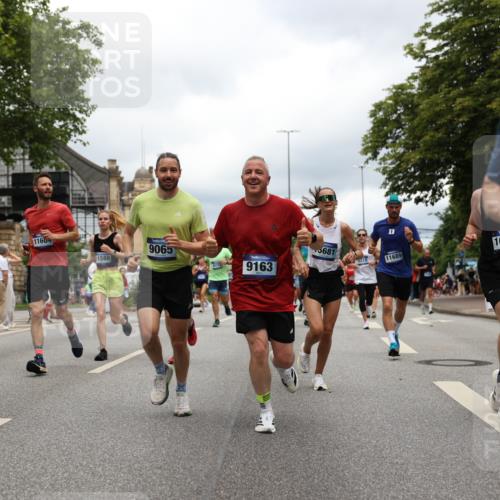 29.06.2025 - hella hamburg halbmarathon Yannick Fuchs http://msf.ph/oto/8237582 29.06.2025 10:47:11 20KM 1061, 1258, 1499, 1683, 1706, 1783, 2074, 2082, 2099, 2208, 2346, 2910, 3059, 3334, 3399, 3999, 4065, 4419, 4587, 4635, 5077, 5607, 5907, 6198, 6628, 7177, 7509, 7864, 8273, 8361, 8390, 8651, 9065, 9163, 9537, 10724, 10895, 11217, 11588, 11589, 11604, 11689, 11992, 12155, 12413, 12482, 12490, 12875, 12910, 14323, 15126, 15179, 15430, 15681, 15980, 16467, 16538, 16986, 18249, 18590, 18720, 18901, 19208, 19244 meine-sportfotos.de