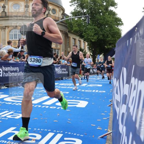 29.06.2025 - hella hamburg halbmarathon Strokosch-Dieckow http://msf.ph/oto/8237596 29.06.2025 10:35:27 Ziel 1344, 1889, 4050, 4944, 5269, 10384, 10771, 10877, 11898, 15390, 15701, 15931, 15959, 16695, 16811, 17612, 17826, 19022 meine-sportfotos.de