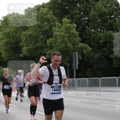 29.06.2025 - hella hamburg halbmarathon Jannik Wohlers http://msf.ph/oto/8237608 29.06.2025 10:29:07 Lombardsbrücke 1063, 1230, 1661, 3179, 3311, 3524, 4349, 4395, 6285, 6725, 7517, 7832, 8812, 9714, 10322, 10641, 10996, 11249, 11269, 11634, 11792, 11803, 12086, 12216, 13382, 14644, 16306, 16659, 16662, 16676, 17496, 17945, 18298, 18299 meine-sportfotos.de