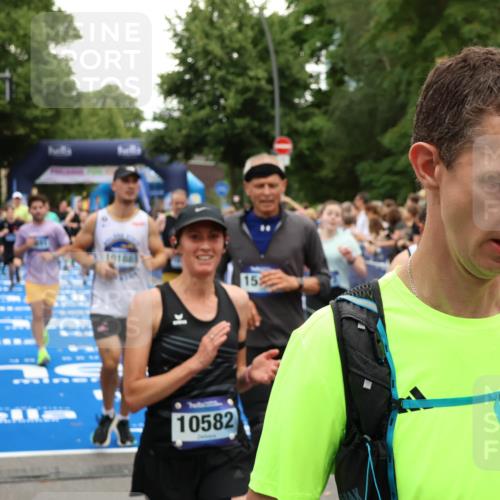 29.06.2025 - hella hamburg halbmarathon Zöllner http://msf.ph/oto/8237632 29.06.2025 10:55:21 Ziel 4189, 5643, 6723, 6891, 8487, 8973, 10188, 10263, 10582, 11184, 12526, 13236, 13470, 15854, 16521, 16985, 18290, 18380, 18531 meine-sportfotos.de