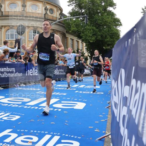 29.06.2025 - hella hamburg halbmarathon Strokosch-Dieckow http://msf.ph/oto/8237666 29.06.2025 10:35:28 Ziel 1344, 1889, 4050, 5269, 10384, 10771, 10877, 11898, 15390, 15701, 15931, 15959, 16123, 16695, 16811, 17612, 17826, 19022 meine-sportfotos.de