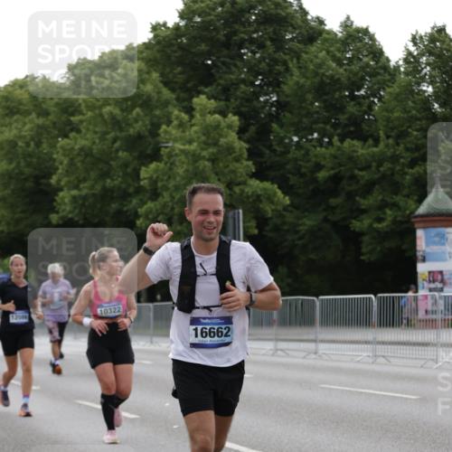 29.06.2025 - hella hamburg halbmarathon Jannik Wohlers http://msf.ph/oto/8237669 29.06.2025 10:29:07 Lombardsbrücke 1063, 1230, 1661, 3179, 3311, 3524, 4349, 4395, 6285, 6725, 7517, 7832, 8812, 9714, 10322, 10641, 10996, 11249, 11269, 11634, 11792, 11803, 12086, 12216, 13382, 14644, 16306, 16659, 16662, 16676, 17496, 17945, 18298, 18299 meine-sportfotos.de