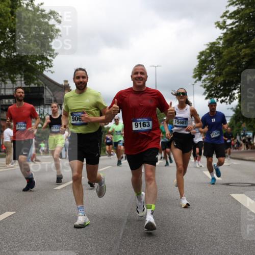 29.06.2025 - hella hamburg halbmarathon Yannick Fuchs http://msf.ph/oto/8237704 29.06.2025 10:47:11 20KM 1061, 1258, 1499, 1683, 1706, 1783, 2074, 2082, 2099, 2208, 2346, 2910, 3059, 3334, 3399, 3999, 4065, 4419, 4587, 4635, 5077, 5607, 5907, 6198, 6628, 7177, 7509, 7864, 8273, 8361, 8390, 8651, 9065, 9163, 9537, 10724, 10895, 11217, 11588, 11589, 11604, 11689, 11992, 12155, 12413, 12482, 12490, 12875, 12910, 14323, 15126, 15179, 15430, 15681, 15980, 16467, 16538, 16986, 18249, 18590, 18720, 18901, 19208, 19244 meine-sportfotos.de