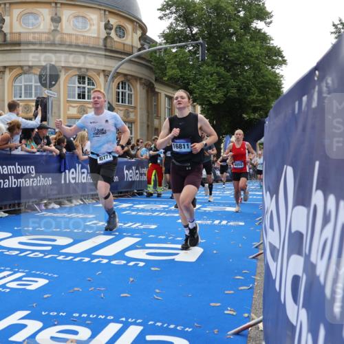 29.06.2025 - hella hamburg halbmarathon Strokosch-Dieckow http://msf.ph/oto/8237720 29.06.2025 10:35:29 Ziel 1344, 1889, 4050, 5269, 10384, 10771, 15390, 15931, 15959, 16123, 16695, 16811, 17612, 17826, 18841, 19022 meine-sportfotos.de