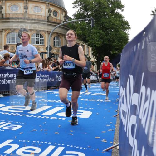 29.06.2025 - hella hamburg halbmarathon Strokosch-Dieckow http://msf.ph/oto/8237746 29.06.2025 10:35:30 Ziel 1344, 1889, 4050, 5269, 10384, 10771, 15390, 15931, 15959, 16123, 16695, 16811, 17612, 17826, 18841, 19022 meine-sportfotos.de