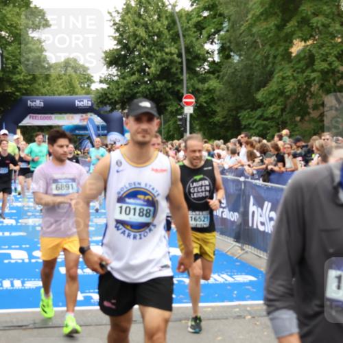 29.06.2025 - hella hamburg halbmarathon Zöllner http://msf.ph/oto/8237793 29.06.2025 10:55:23 Ziel 4189, 5287, 5643, 6723, 6891, 8487, 10263, 11184, 12526, 13236, 13470, 16521, 16985, 17940, 18290, 18380, 18531 meine-sportfotos.de